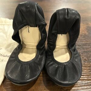 Stylish Black Leather Women's Flats